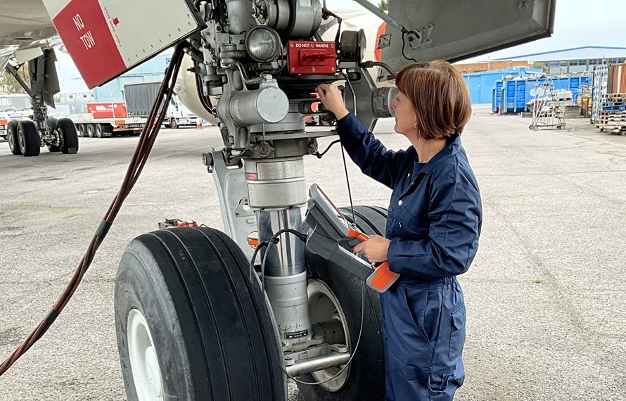 工業(yè)視頻內(nèi)窺鏡在飛機檢修中的應(yīng)用 工業(yè)視頻內(nèi)窺鏡在飛機檢修中的應(yīng)用